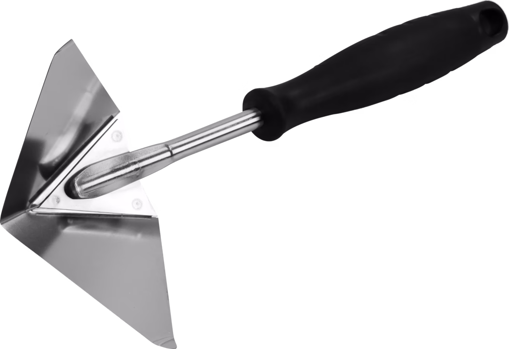 Pajarito_Dummy_Special inside corner spatula_013168_2021-03 Truelle d'angle intérieure en acier inoxydable à lame triangulaire pliée et poignée ergonomique noire en caoutchouc. La lame polie forme un angle de 90° pour lisser l'enduit ou l'enduit à joint dans les angles intérieurs ; la lame est rivetée à une tige courte en acier et la poignée comporte un trou pour suspension.