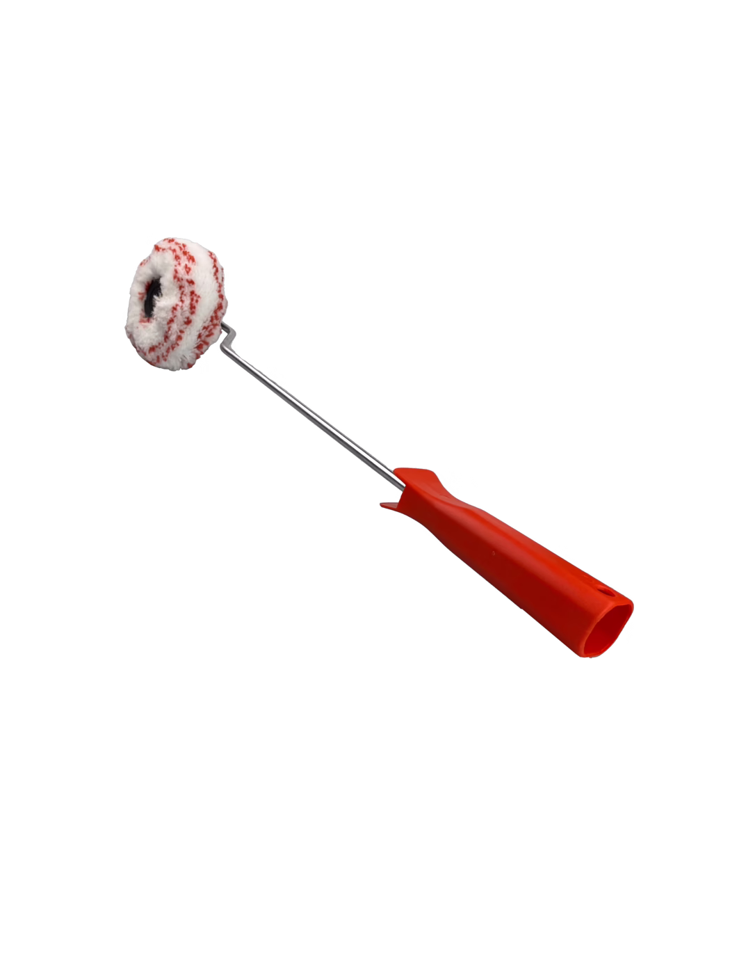 Pajarito_Dummy_Corner roller Performance Line_168972_2022-02 Petit rouleau à peinture avec poignée en plastique rouge, tige métallique fine et manchon cylindrique compact. Le manchon est en tissu pelucheux blanc à fines rayures rouges, adapté aux surfaces lisses à légèrement rugueuses et pour peindre les zones étroites ou les moulures. L'outil paraît léger et ergonomique pour une utilisation à une main ; la housse est amovible et peut être lavée ou remplacée. Le fond blanc uni isole l'objet et met en valeur ses couleurs, sa forme et sa texture.